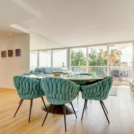 Front Flat With Sea Views