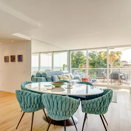 شقة Front Flat With Sea Views