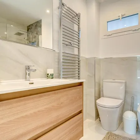 Front Flat With Sea Views ماربيا