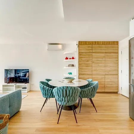 Front Flat With Sea Views Марбелья