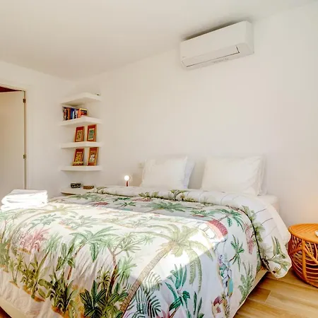 Front Flat With Sea Views 公寓 *