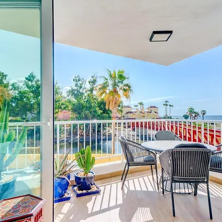 Front Flat With Sea Views Апартаменты *