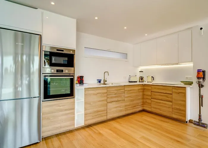 Front Flat With Sea Views Apartmán