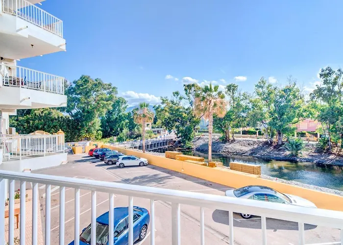 Front Flat With Sea Views Apartmán *