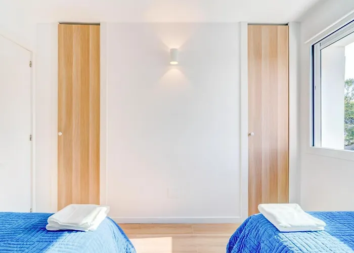 Front Flat With Sea Views