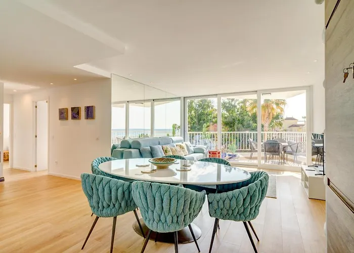 Apartament Front Flat With Sea Views