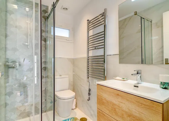 Front Flat With Sea Views Apartament