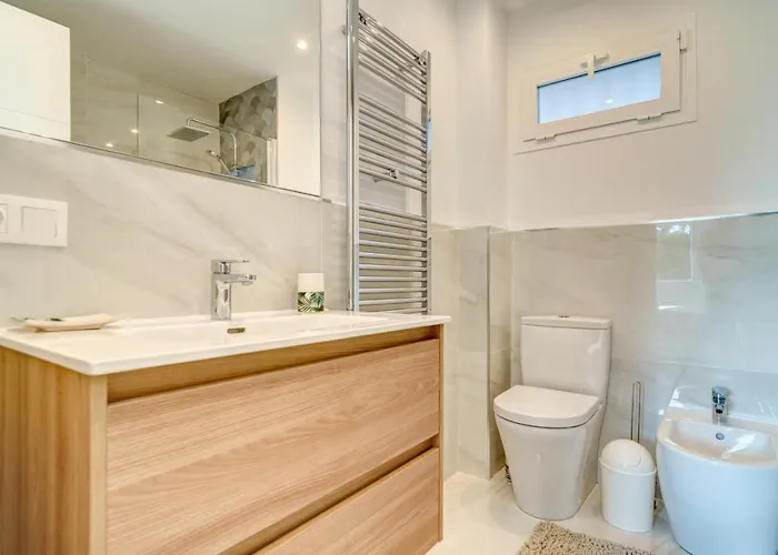 Front Flat With Sea Views Marbella